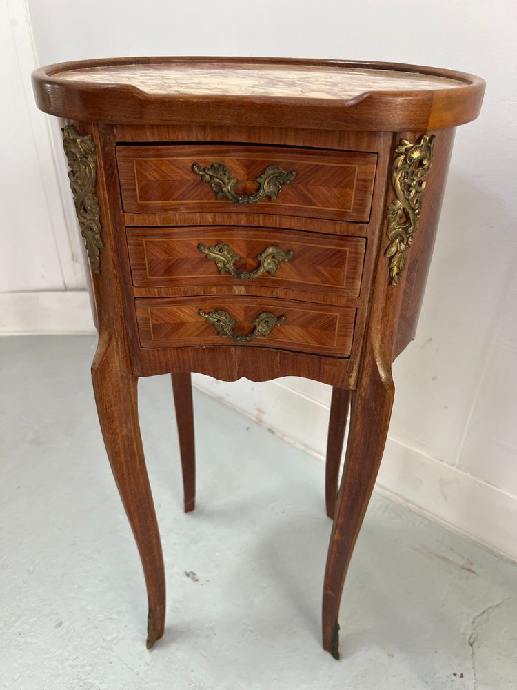 Coppia di comodini a forma di rene in palissandro in stile Luigi XV, XX secolo