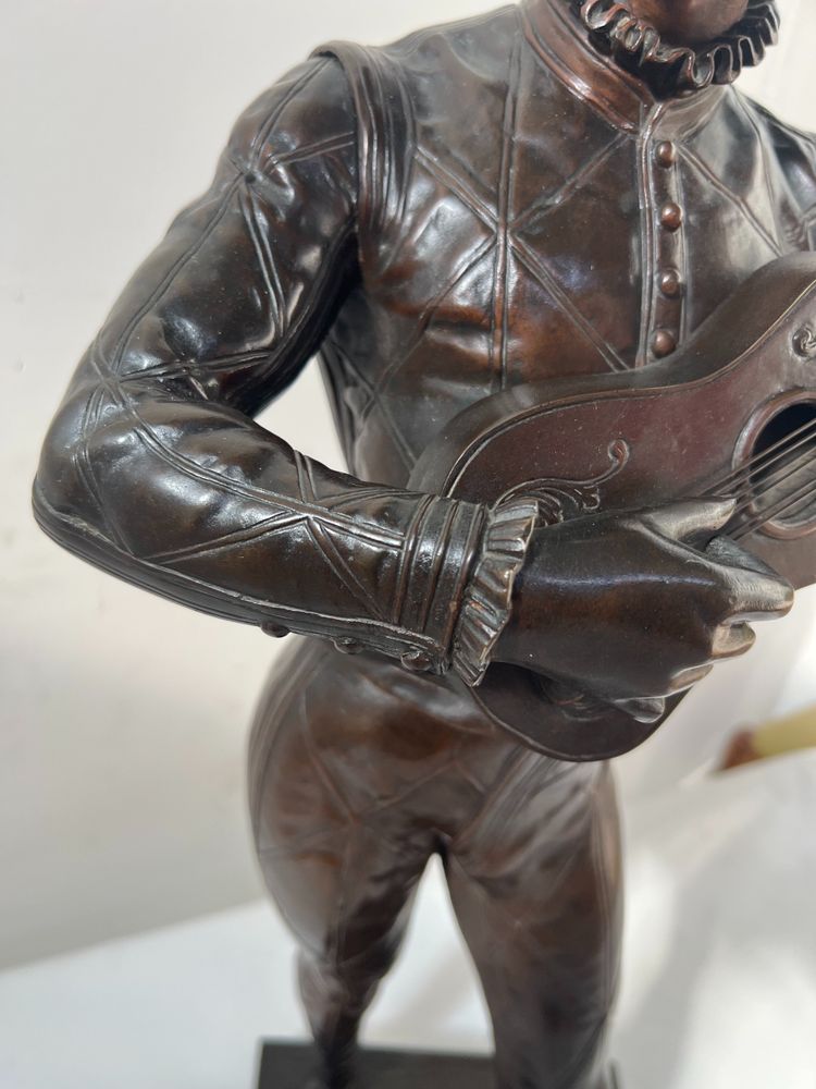 Il gruppo musicale Arlecchino in bronzo con patina marrone di DEBUT Marcel