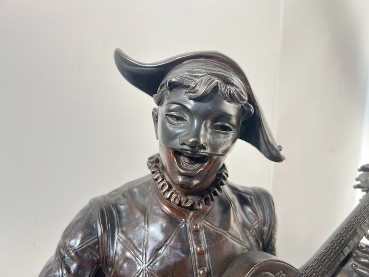 Il gruppo musicale Arlecchino in bronzo con patina marrone di DEBUT Marcel