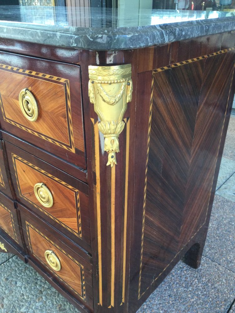 Une commode du XVIIIe siècle en marqueterie