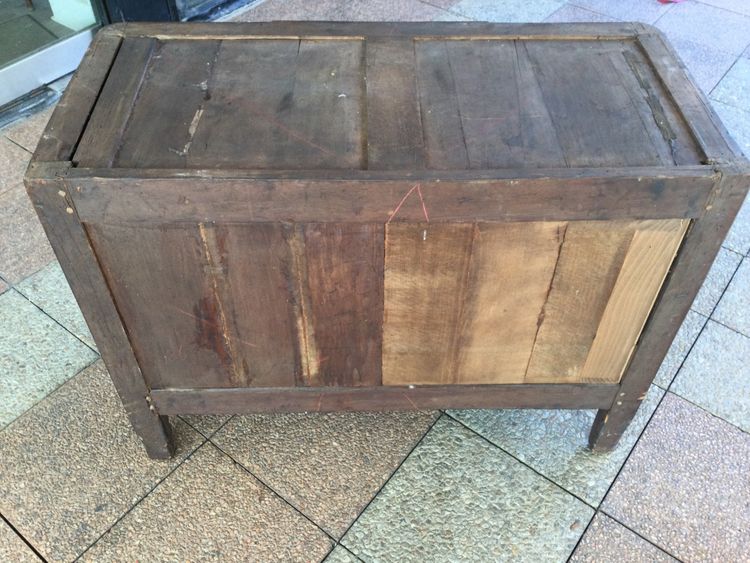 Une commode du XVIIIe siècle en marqueterie