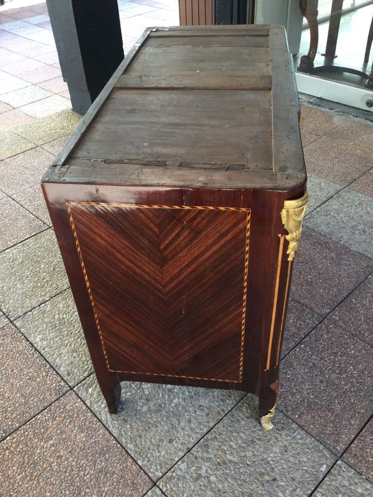 Une commode du XVIIIe siècle en marqueterie