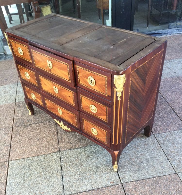 Une commode du XVIIIe siècle en marqueterie