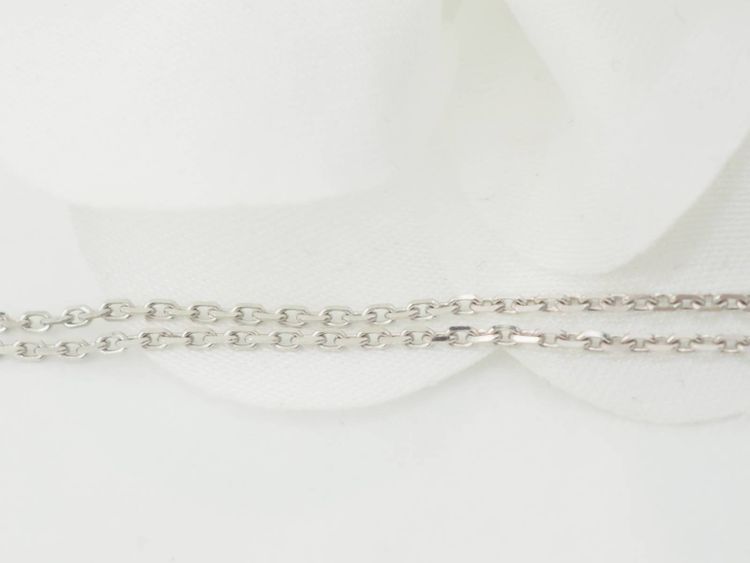 Collana con solitario in oro bianco e diamanti da 0,77 ct 