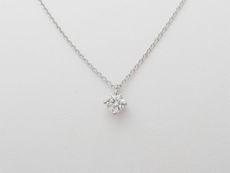 Collana con solitario in oro bianco e diamanti da 0,70 ct
