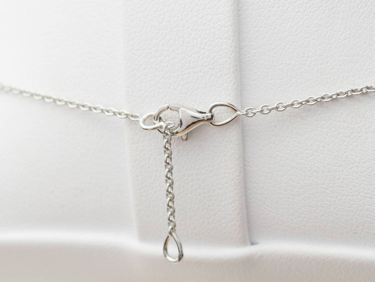 Collana con solitario in oro bianco e diamanti da 0,70 ct