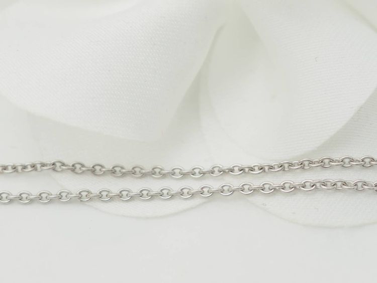 Collana con solitario in oro bianco e diamanti da 0,70 ct