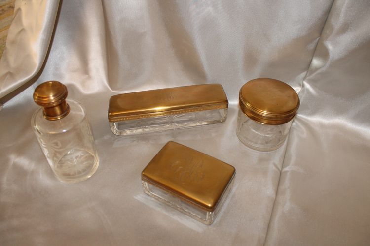 Louis XVI style engraved glass toiletry set, late 19th century
