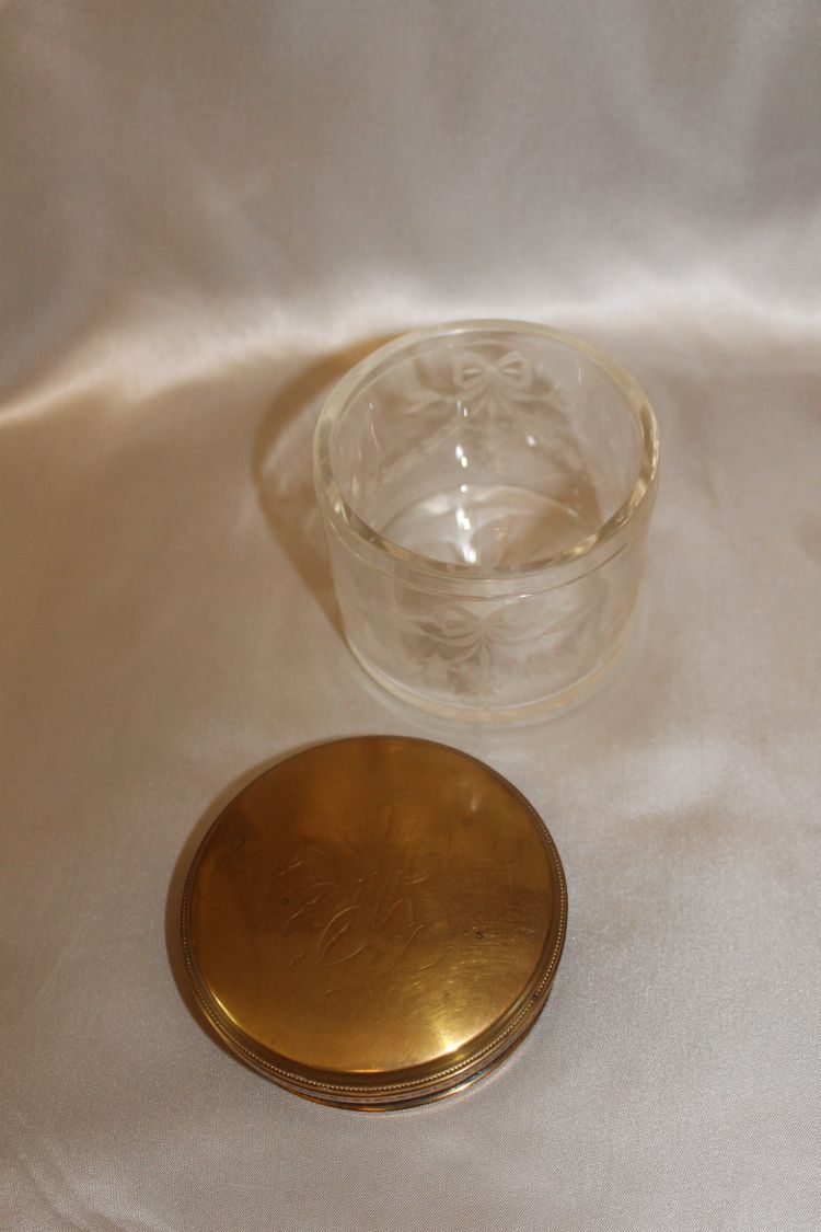 Louis XVI style engraved glass toiletry set, late 19th century
