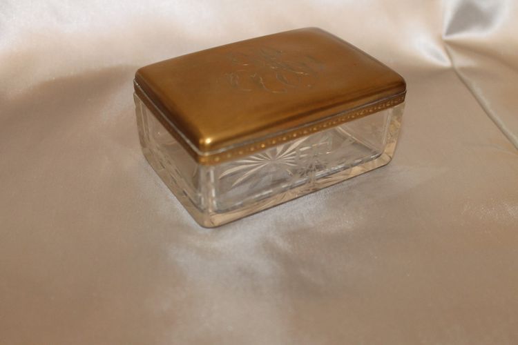 Louis XVI style engraved glass toiletry set, late 19th century