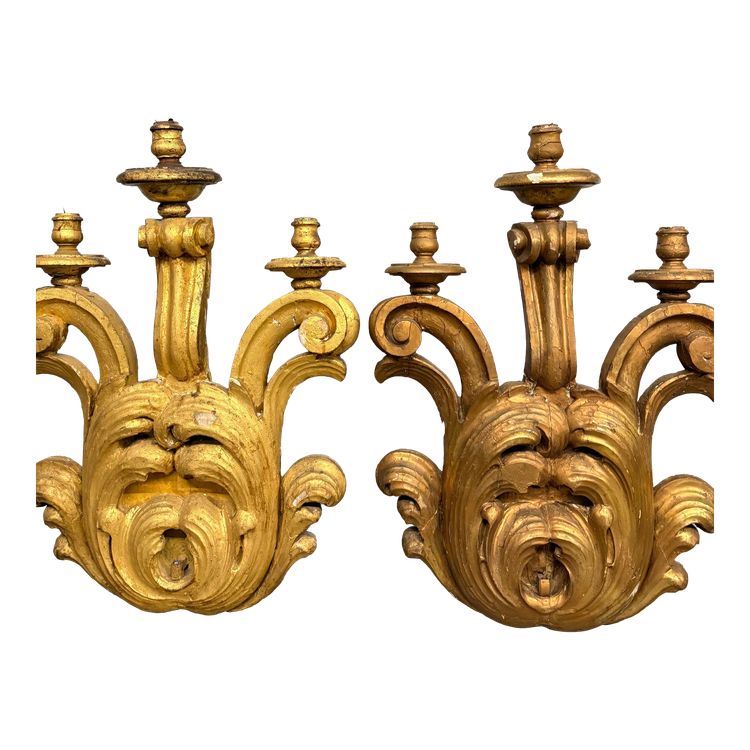Ancienne paire de grandes appliques en bois doré et sculpté, XIXe siècle, 95x68 cm.