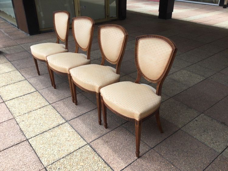 Quattro sedie in stile Direttorio molto eleganti