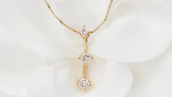 Collier trilogie en or jaune et diamants princesse