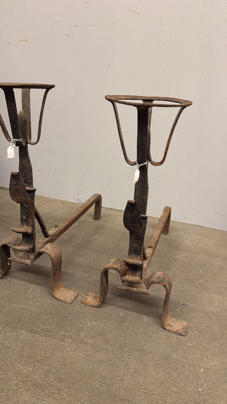 Ancienne paire de chenets toscans en fer forgé, XVIIIe siècle, 57x30 cm