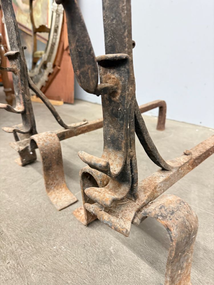 Ancienne paire de chenets toscans en fer forgé, XVIIIe siècle, 57x30 cm