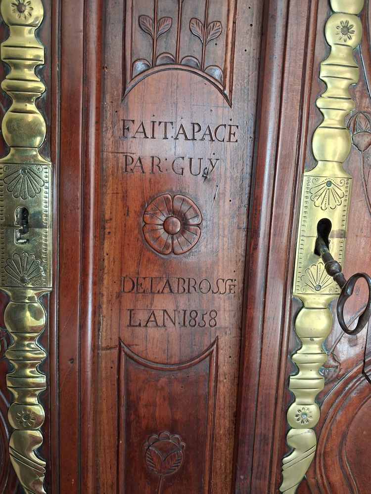 Mobiletto in ciliegio di Rennes firmato e datato 1858