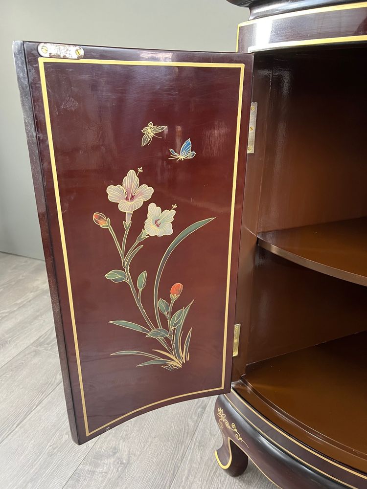 Meuble d’angle laqué, décor floral et oiseaux – Asie, XXe siècle