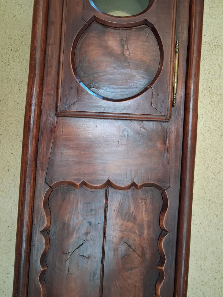 Standuhr aus dem 19. Jahrhundert 
