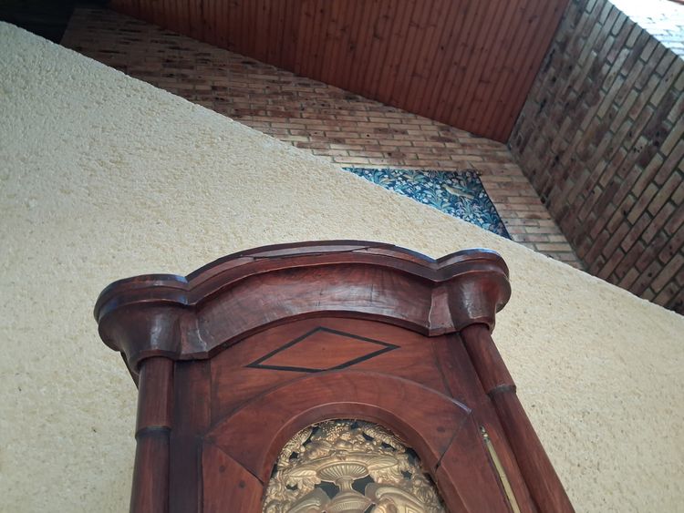 Standuhr aus dem 19. Jahrhundert 