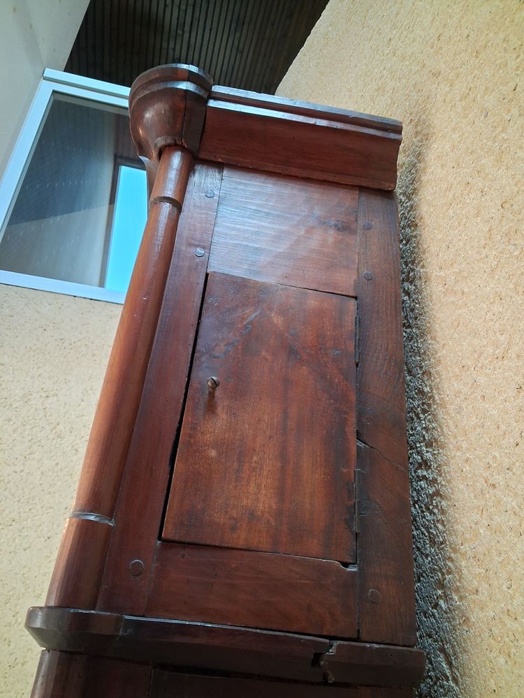 Standuhr aus dem 19. Jahrhundert 