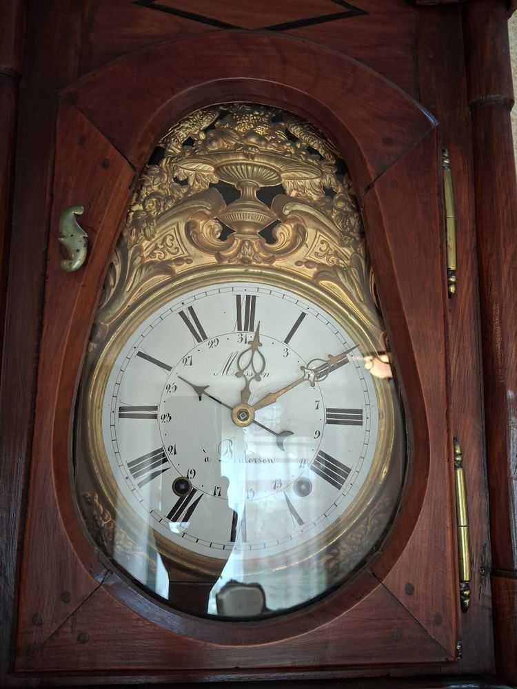Standuhr aus dem 19. Jahrhundert 