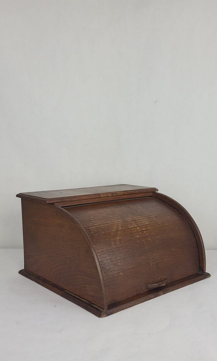 Mobiletto per ufficio con tenda del XIX secolo