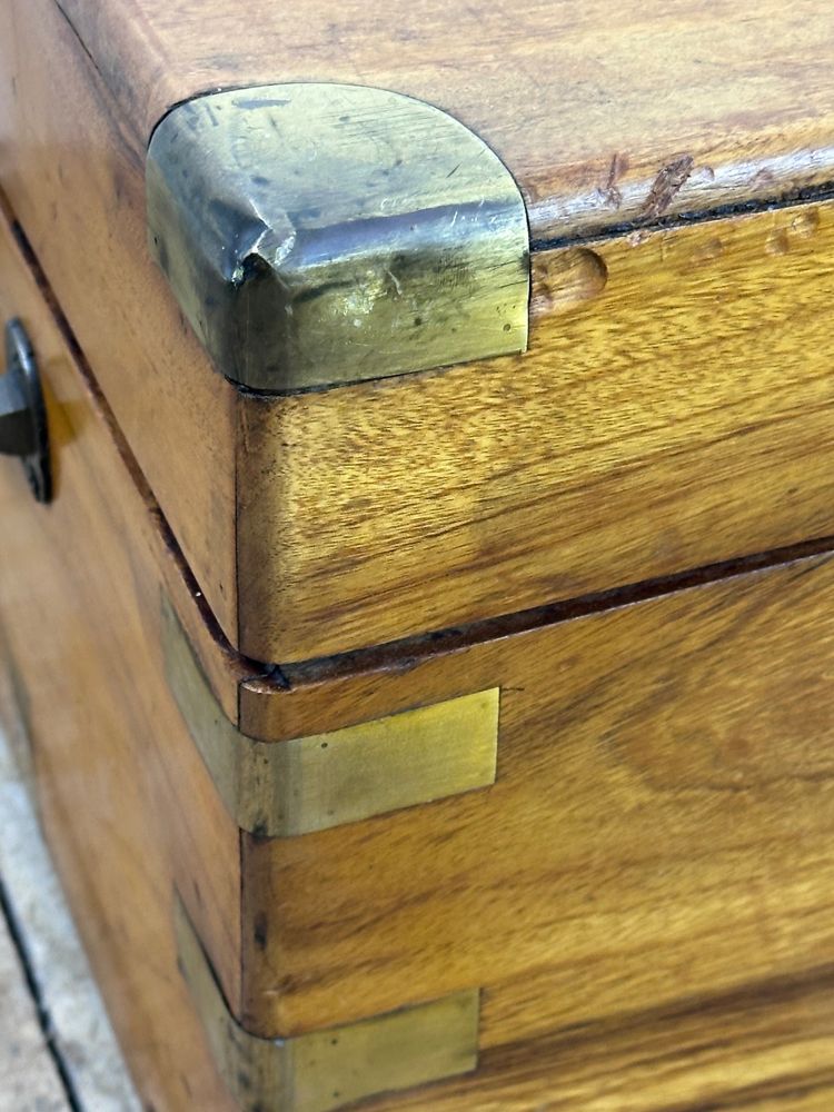 Baule coloniale in legno di canfora marina del XIX secolo