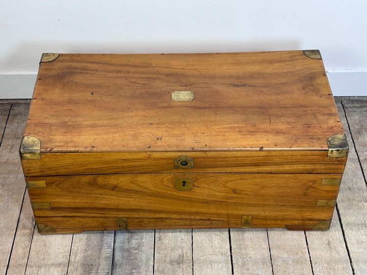 Baule coloniale in legno di canfora marina del XIX secolo