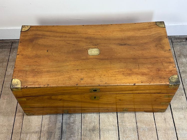 Baule coloniale in legno di canfora marina del XIX secolo