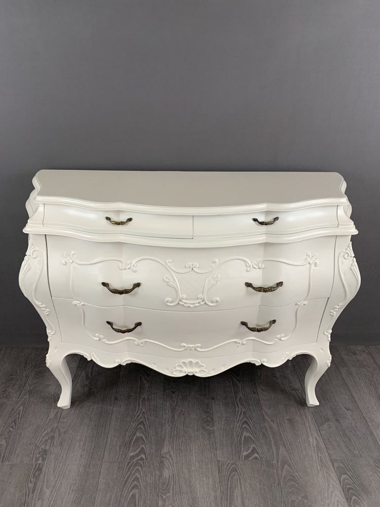Ensemble de chambre de style Louis XV – Commode et deux chevets – XXe siècle