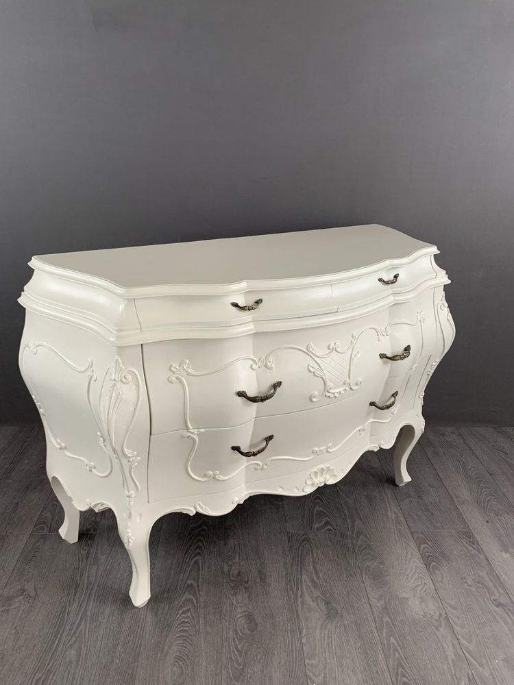 Ensemble de chambre de style Louis XV – Commode et deux chevets – XXe siècle