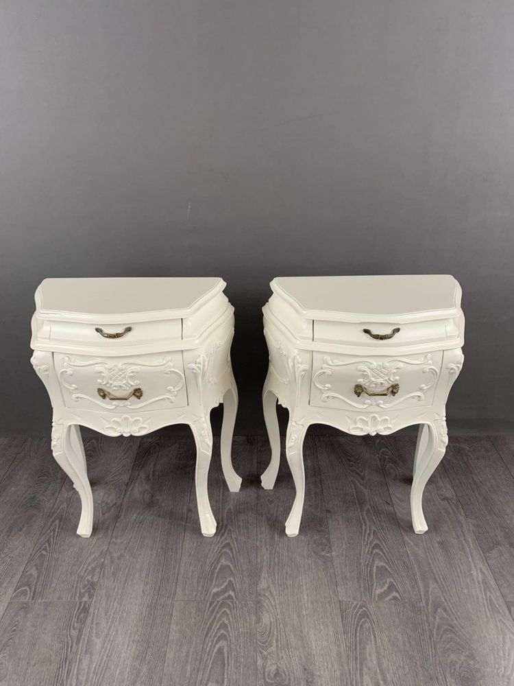 Ensemble de chambre de style Louis XV – Commode et deux chevets – XXe siècle