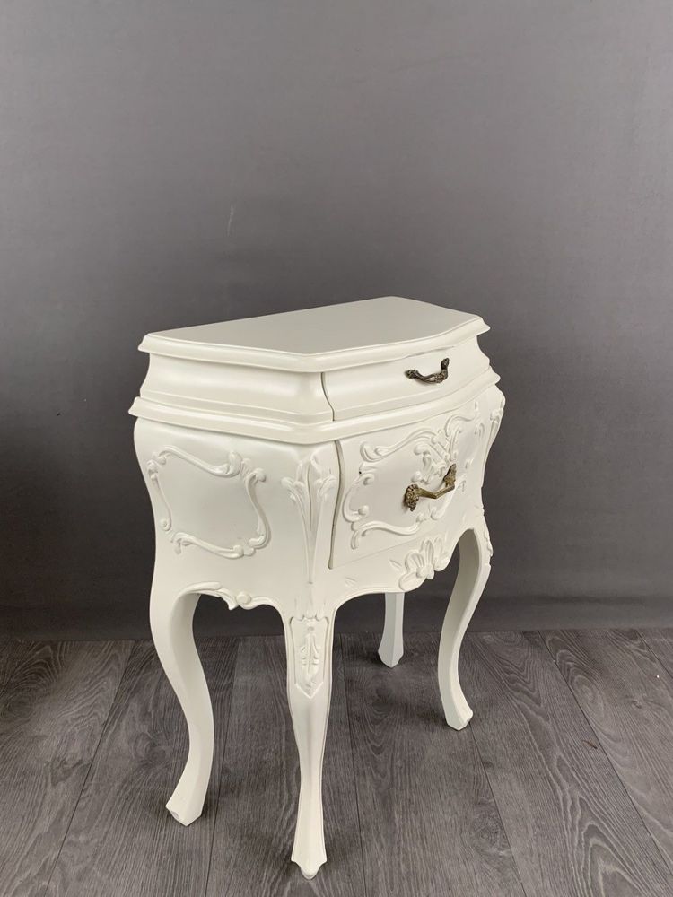 Ensemble de chambre de style Louis XV – Commode et deux chevets – XXe siècle