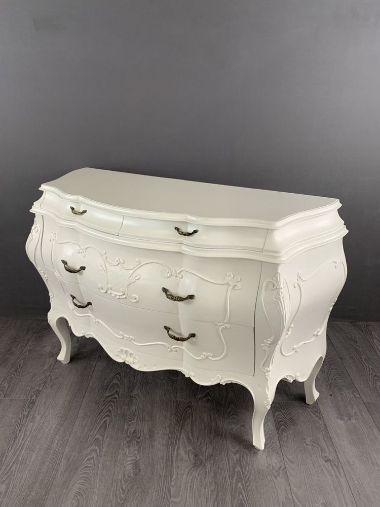 Ensemble de chambre de style Louis XV – Commode et deux chevets – XXe siècle