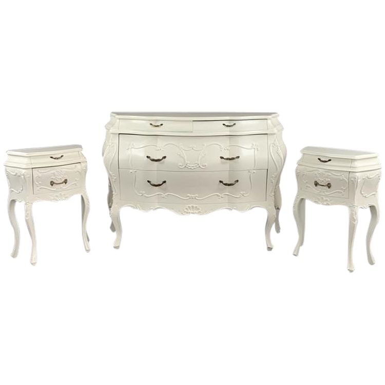 Ensemble de chambre de style Louis XV – Commode et deux chevets – XXe siècle