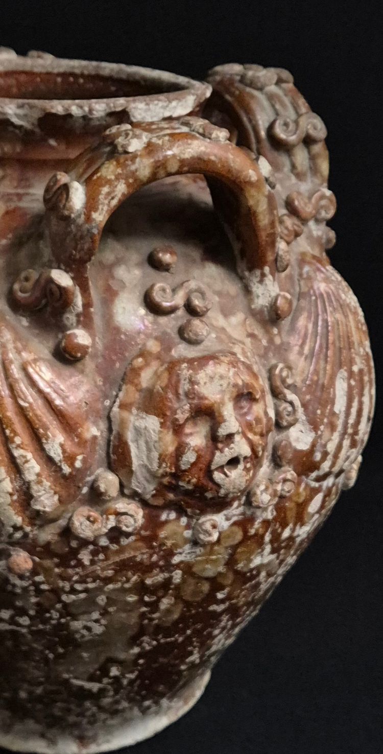 Vaso in terracotta decorato del XVIII secolo