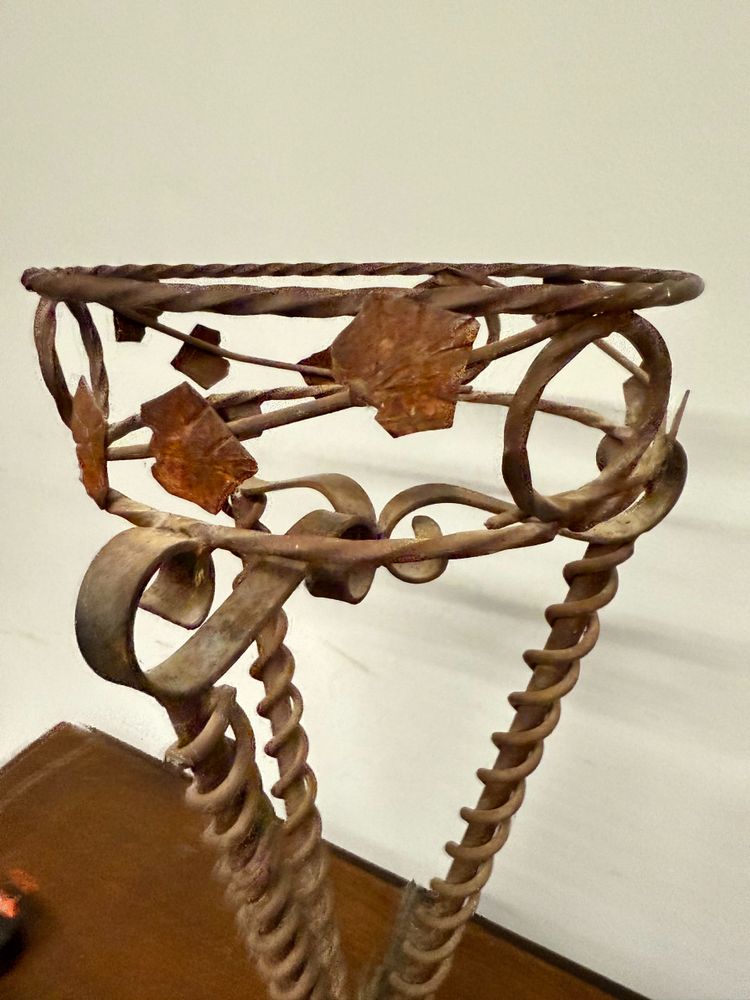 Porta vaso in ferro battuto Liberty, primi '900, 61x29 cm