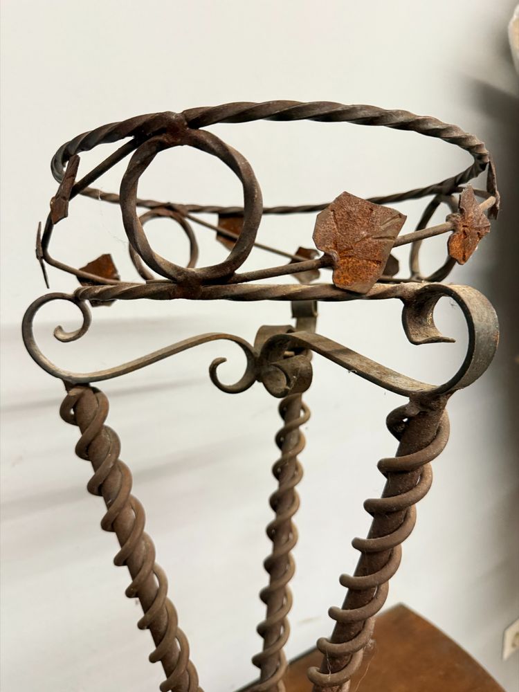 Porta vaso in ferro battuto Liberty, primi '900, 61x29 cm