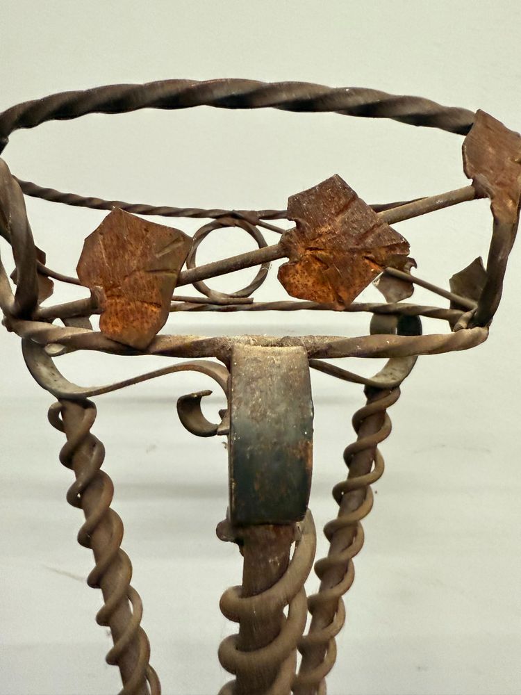 Porta vaso in ferro battuto Liberty, primi '900, 61x29 cm