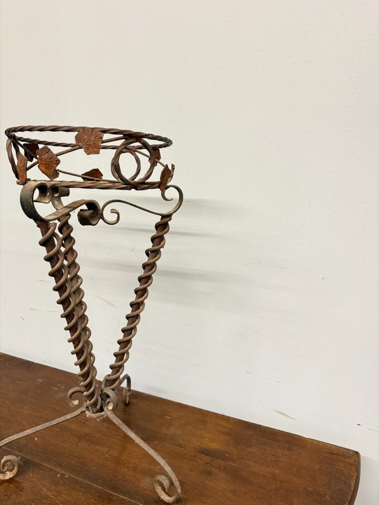 Porta vaso in ferro battuto Liberty, primi '900, 61x29 cm