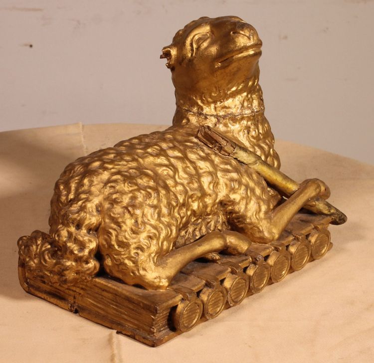Agnello Mistico sul Libro con Sette Sigilli in Legno Dorato - XVIII Secolo