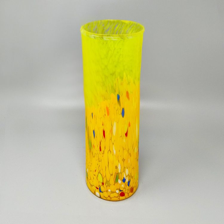 Vaso di lusso giallo anni '70, realizzato a mano in vetro di Murano dal Maestro del Vetro. Prodotto in Italia.