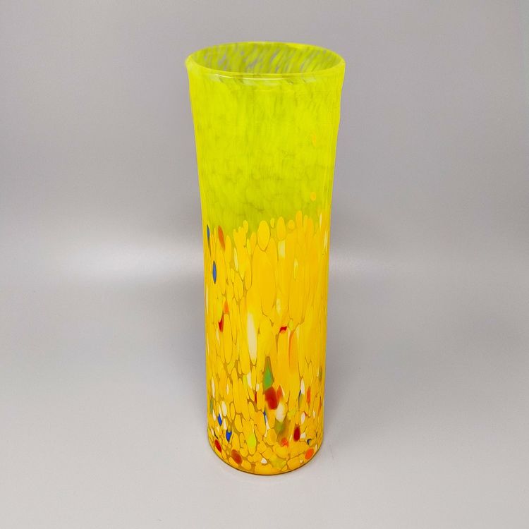 Vaso di lusso giallo anni '70, realizzato a mano in vetro di Murano dal Maestro del Vetro. Prodotto in Italia.