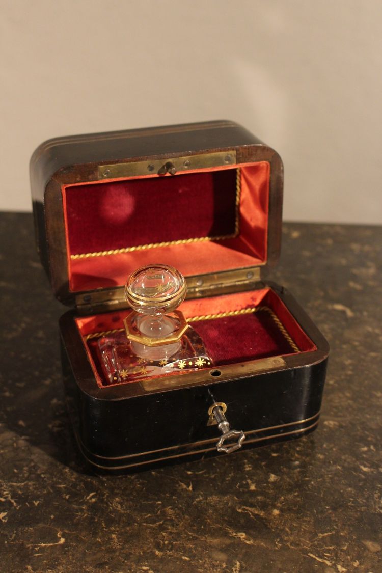 Musical perfume box