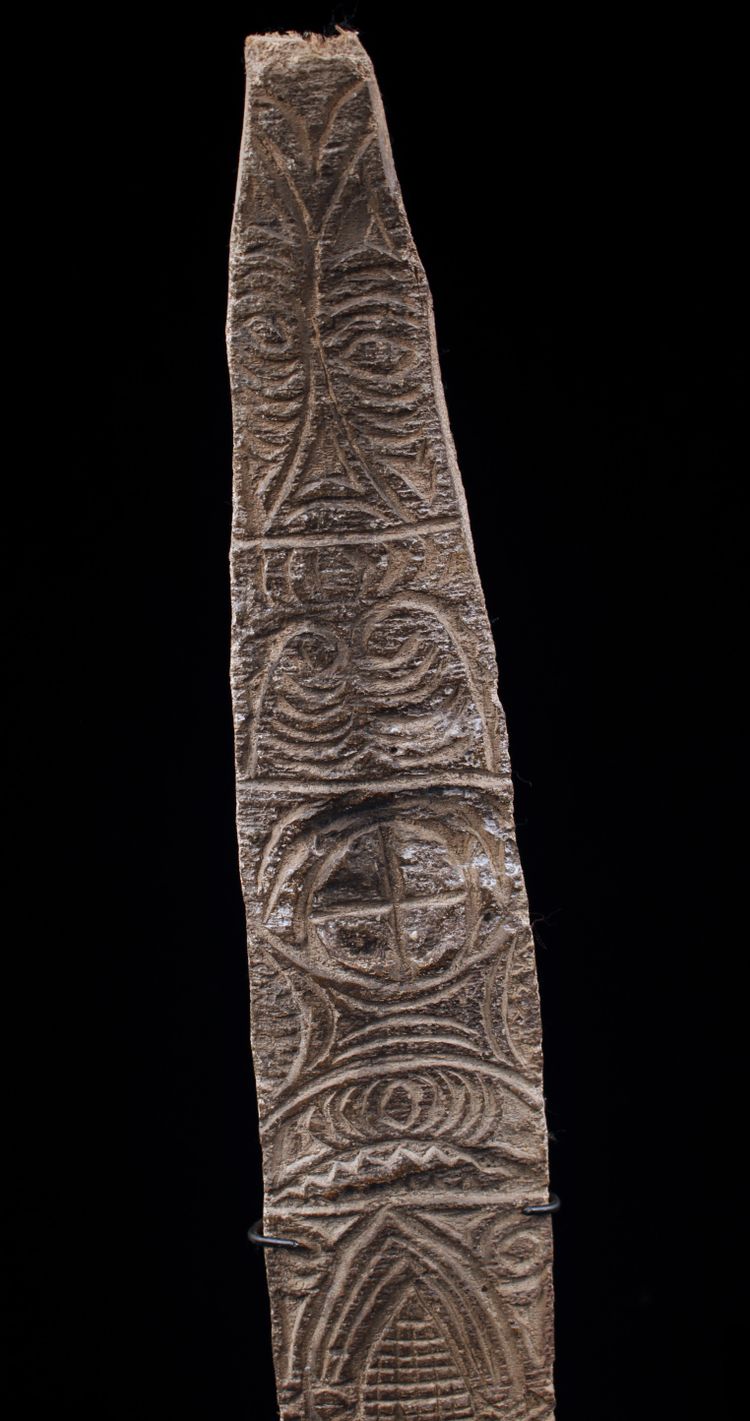 Pig charm, engraved bark, tribal art, Oceanic art, first art, Oceania, sculpture