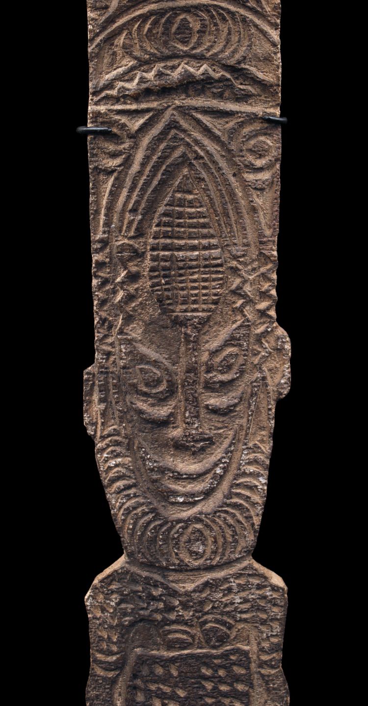 Pig charm, engraved bark, tribal art, Oceanic art, first art, Oceania, sculpture