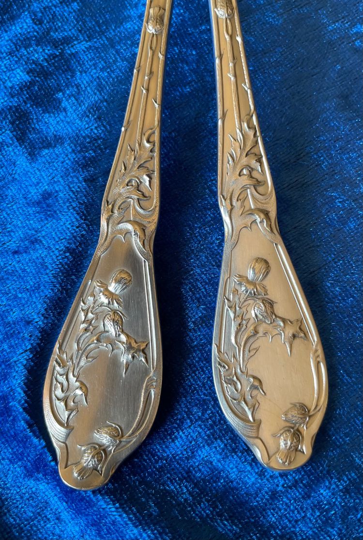 Boulenger strawberry scoop and shaker.