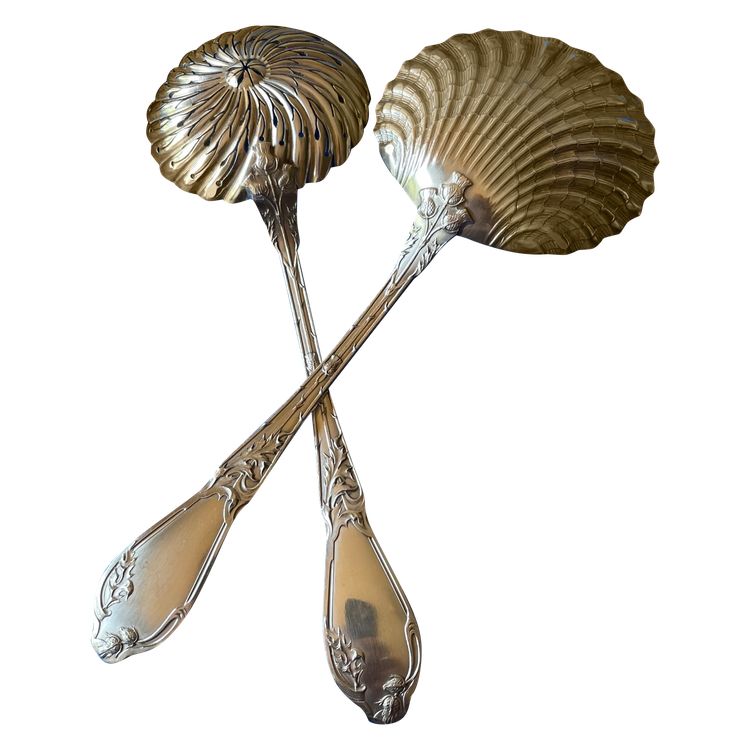 Boulenger strawberry scoop and shaker.