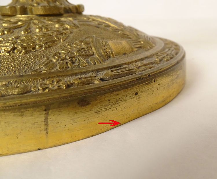Coppia di candelieri di restauro in bronzo, flambeaux con corna e fiori in abbondanza, XIX secolo