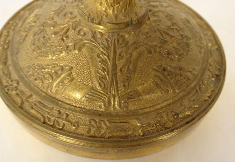Coppia di candelieri di restauro in bronzo, flambeaux con corna e fiori in abbondanza, XIX secolo